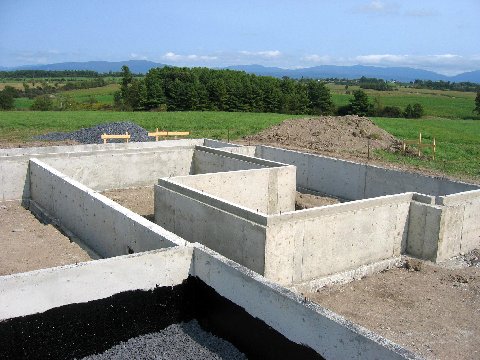 Stem walls for the foundation